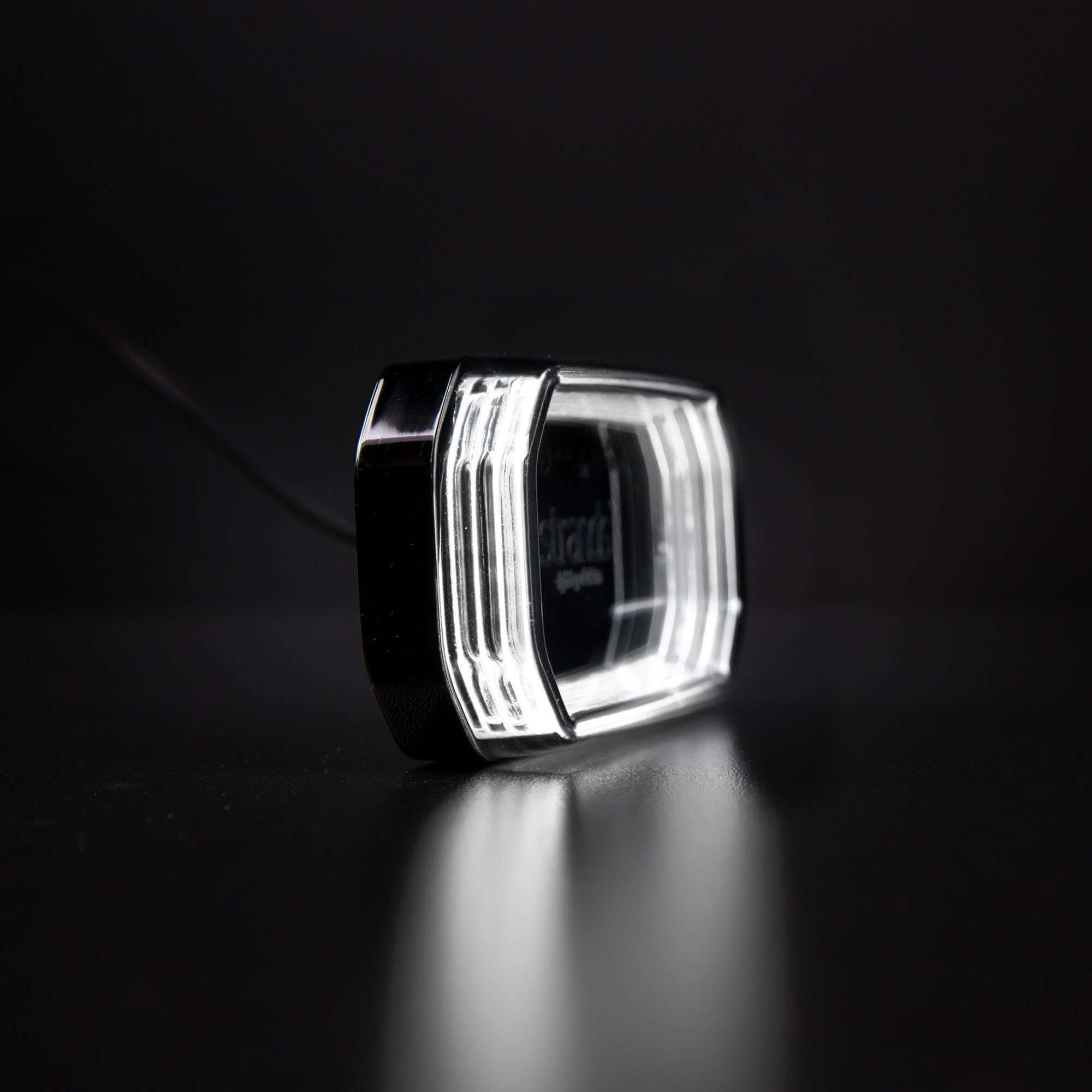 Strands FOR9T Scale Front Position Light