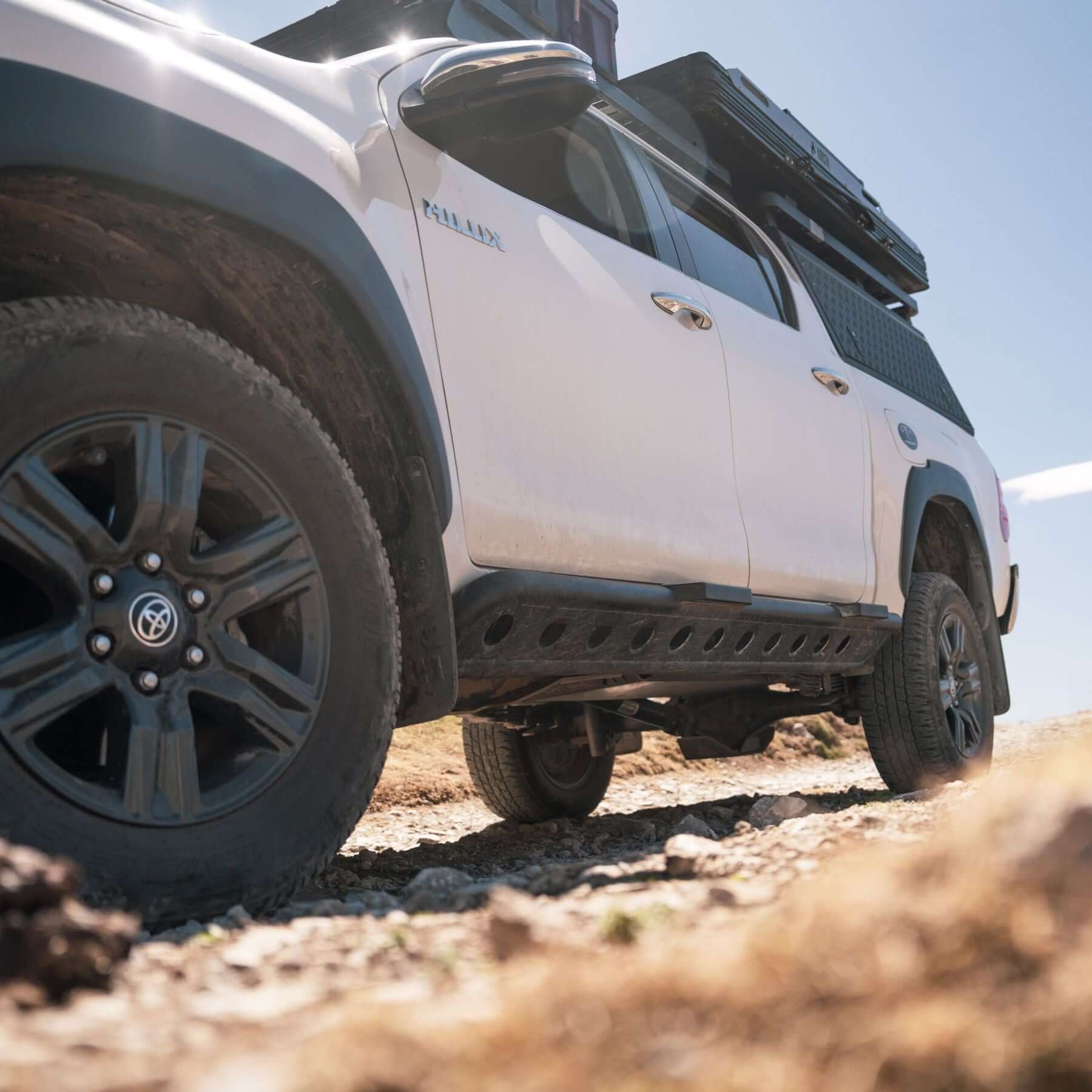 Rockslider LAPIS Aluminium für Toyota Hilux ab Bj. 2016