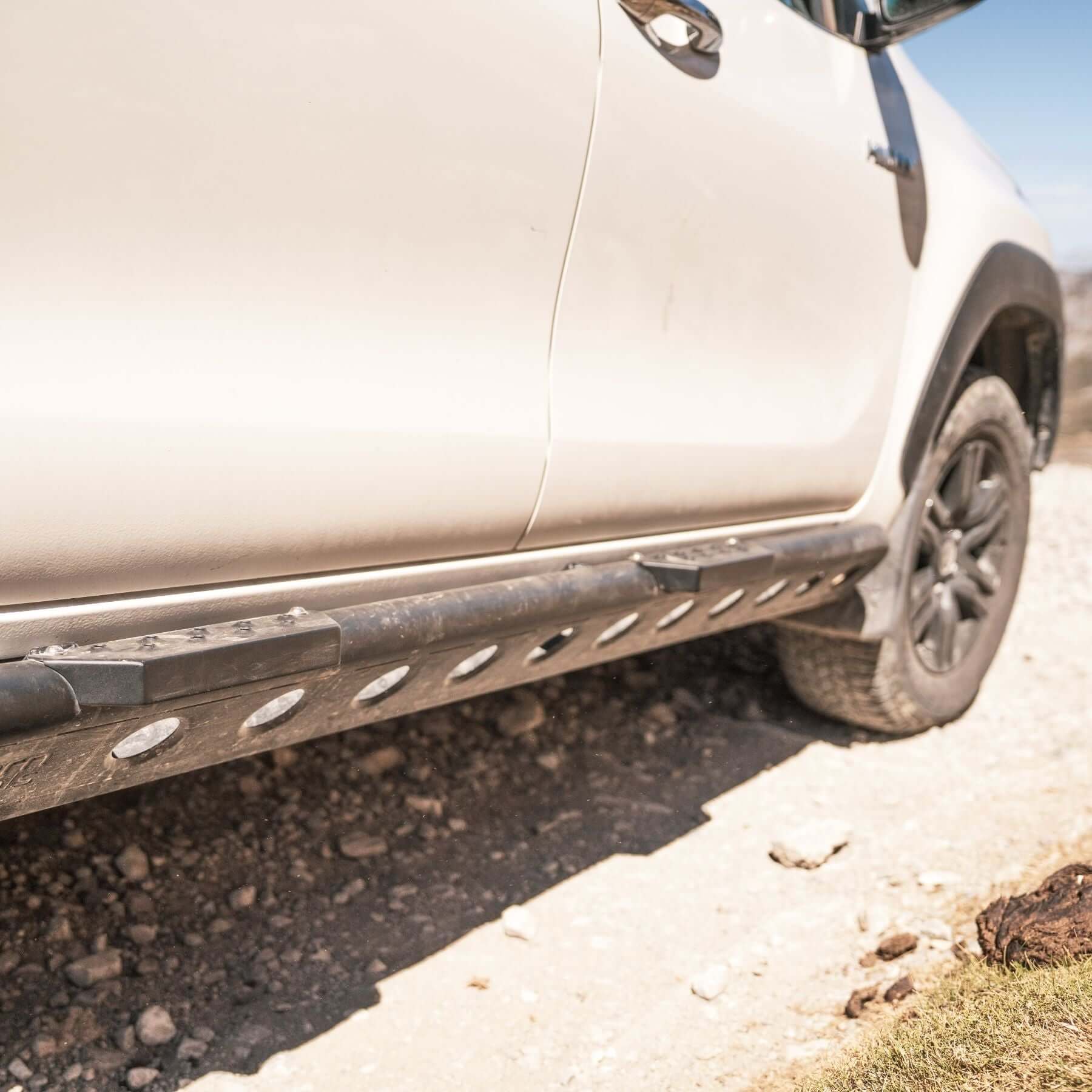 Rockslider LAPIS Aluminium für Toyota Hilux ab Bj. 2016