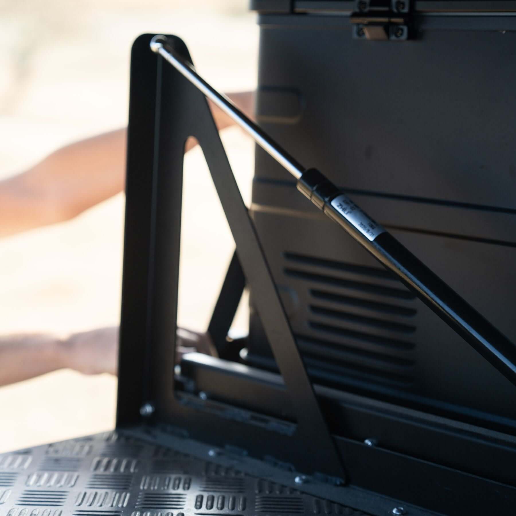 Kühlbox Auszug kippbar 796x574mm Aluminium